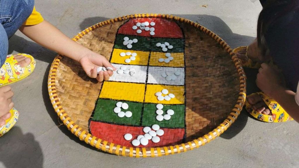 Cách chơi ô ăn quan đơn giản, mẹo chơi Uno dễ thắng
